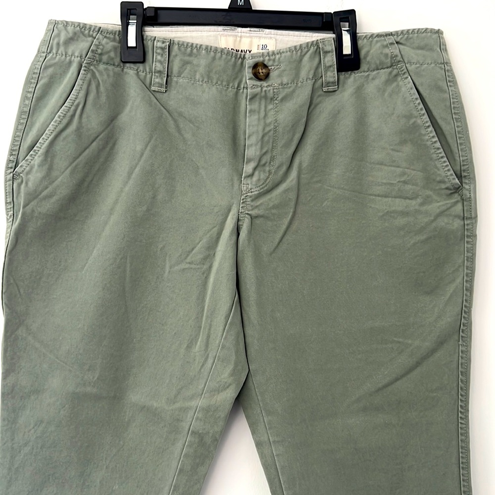 Old Navy Women’s Cropped Pants in Army Green Size Petite L 100% Cotton